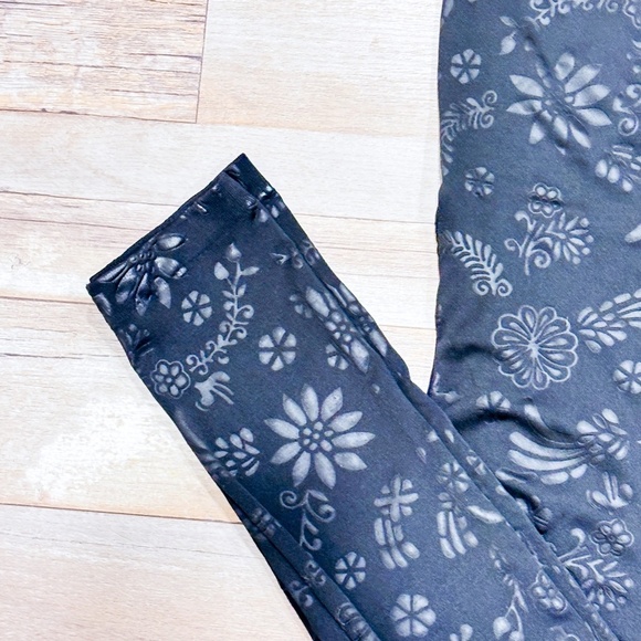 MUK LUKS Black floral embossed leggings - Picture 4 of 9